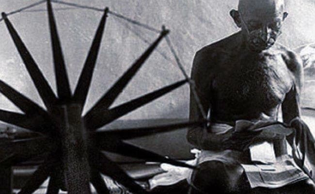 पढें किसने कहा- चरख़ा कातने की ऐक्टिंग करने से कोई गांधी नहीं बन जाता