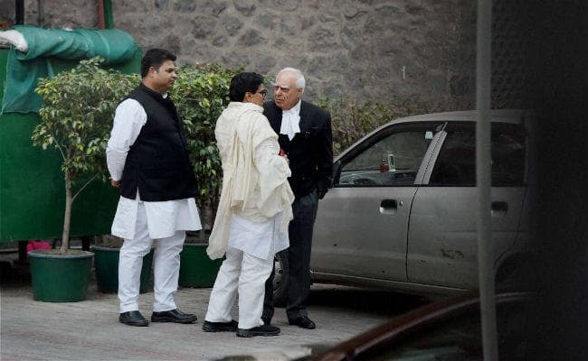 समाजवादी पार्टी के चुनाव चिह्न पर चुनाव आयोग ने फैसला रिजर्व रखा