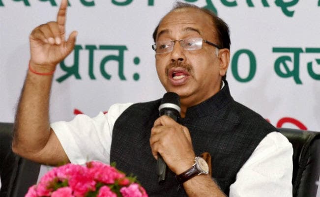 खेल मंत्रालय ने आइओए को फिर से मान्यता प्रदान की, कहा-नियमों की अनदेखी नहीं करनी चाहिए थी