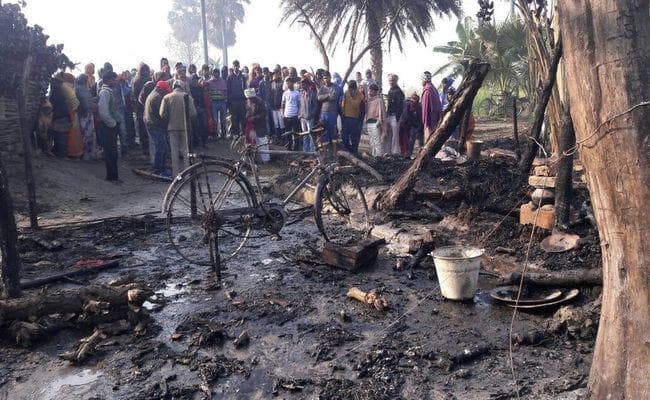 वैशाली में आग लगने से आठ घर जलकर हुए खाक, एक मासूम बच्ची की मौत