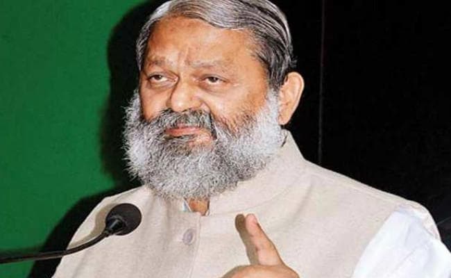 भाजपा के मंत्री ने दिया विवादित बयान, कहा - नोटों से धीरे-धीरे हट जायेगी गांधी की तसवीर