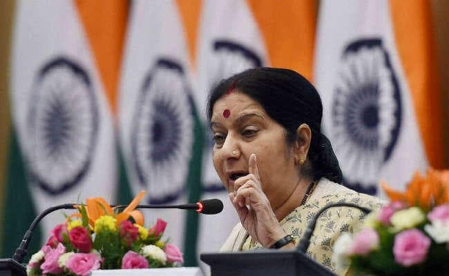 तिरंगा घटना के बाद, अमेजन यूएस पर अब गांधी की छवि वाला चप्पल, सुषमा स्‍वराज से शिकायत