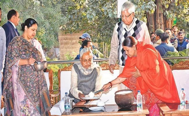 लालू के आवास पर खूब चला दही-चूड़ा, नहीं आये भाजपा नेता
