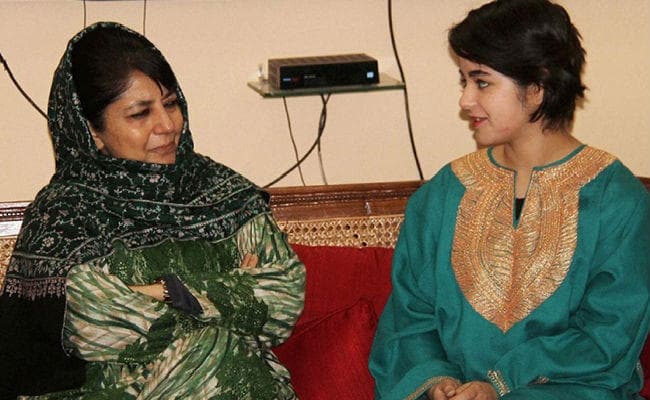 ''दंगल'' गर्ल जायरा वसीम को मिला बॉलीवुड का समर्थन, जानें क्या है पूरा मामला?