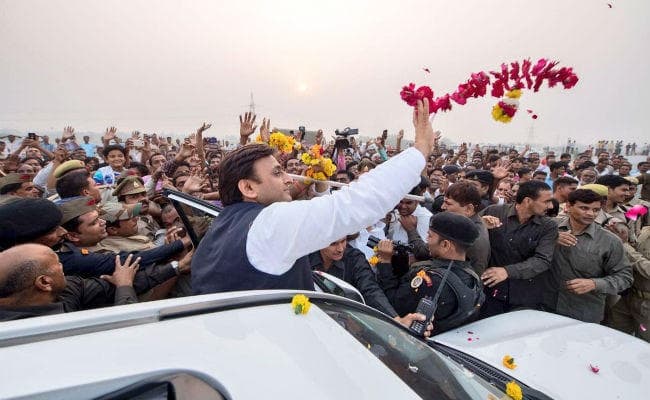 अखिलेश की साइकिल थामने राहुल ने बढ़ाया हाथ, सपा-कांग्रेस गंठबंधन का औपचारिक एलान जल्द