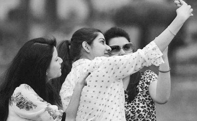 अच्छेपन की कैदी लड़कियां