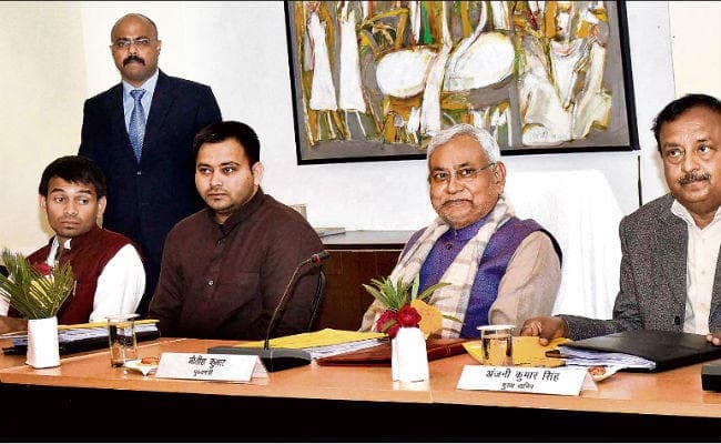 नियोजित शिक्षकों के वेतन को 2100 करोड़