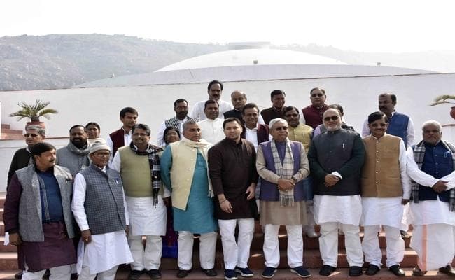 नीरा का पेड़ा चख राजगीर की वादियों में खुश दिखे नीतीश के मंत्री