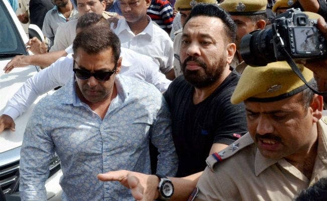 आर्म्स एक्ट केस में सलमान बरी: जज ने 2 मिनट में सुनाया फैसला, मिला ''संदेह का लाभ''