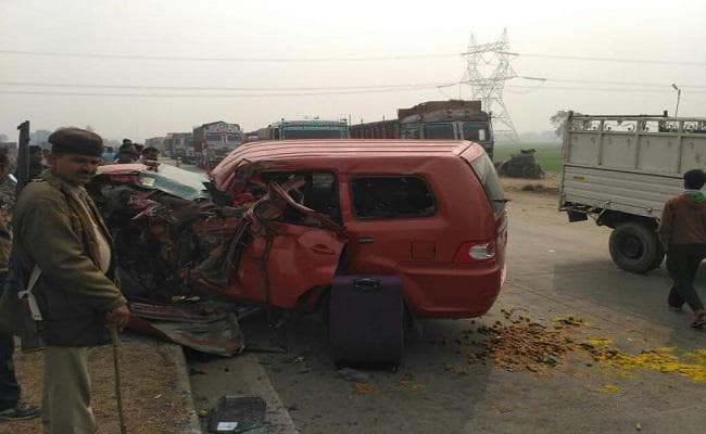 बिहार : मोहनिया में बरातियों से भरी टाटा सूमो ट्रक से टकरायी, एक की मौत, डिप्टी कमांडेंट समेत 4 घायल