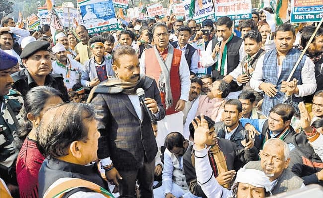 ‘नोटबंदी से अर्थव्यवस्था को धक्का, लाखों हुए बेरोजगार’