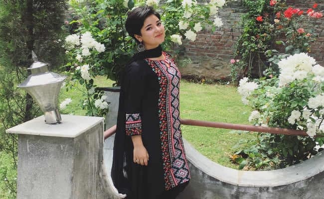 ...जब खेल मंत्री विजय गोयल के ट्वीट पर भड़क उठीं दंगल की अभिनेत्री जायरा