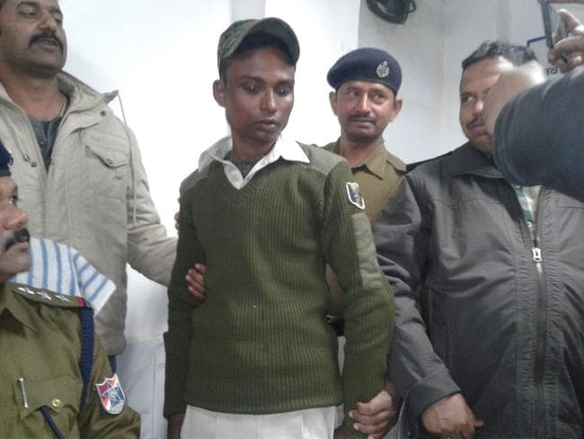 समस्तीपुर : स्टेशन पर फर्जी बिहार पुलिस का जवान गिरफ्तार, असली पुलिस ने जब्त किया नकली आई कार्ड