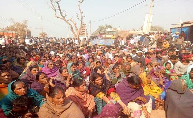 शेखपुरा मनरेगा जेई मर्डर केस :  बिना वारंट पुलिस ने दर्जनों घर में चलाया सर्च अभियान, इलाके में तनाव