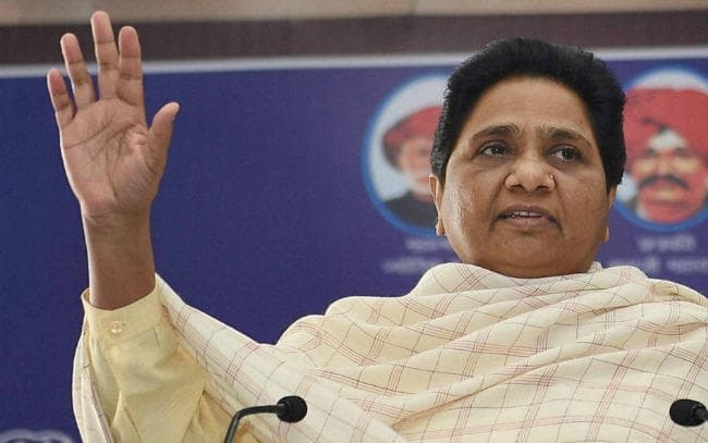 मायावती का अखिलेश पर पलटवार, डर से नहीं की गुंडों पर कार्रवाई