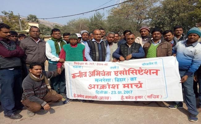 शेखपुरा मनरेगा जेई मर्डर केस : एसोसिएशन ने खोला मोर्चा, एसडीपीओ-थानाध्यक्ष के विरुद्ध कोट में परिवाद