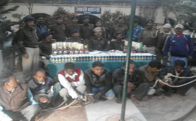 बिहार : दरभंगा में भारी मात्रा में शराब जब्त, 7 कारोबारी गिरफ्तार