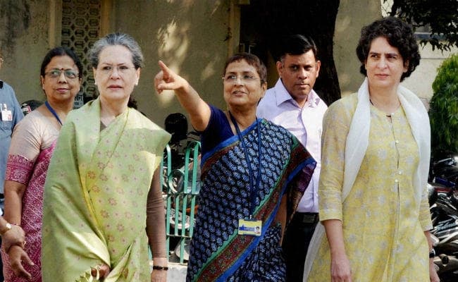 सपा से गठबंधन में प्रियंका की ‘‘सक्रिय भूमिका'''' बताने वाली कांग्रेस उनके भविष्य की भूमिका पर चुप