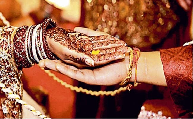 शादियां हुईं डिजिटलाइज, लाइव स्ट्रीमिंग से जुड़ रहे मेहमान