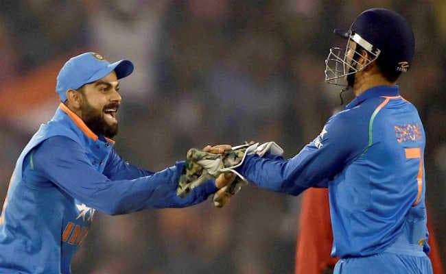 धौनी से कोहली को मिली खास भेंट