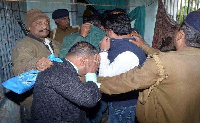 शादी के बाद सदर अस्पताल में कर रहे थे शराब पार्टी, उसके बाद...