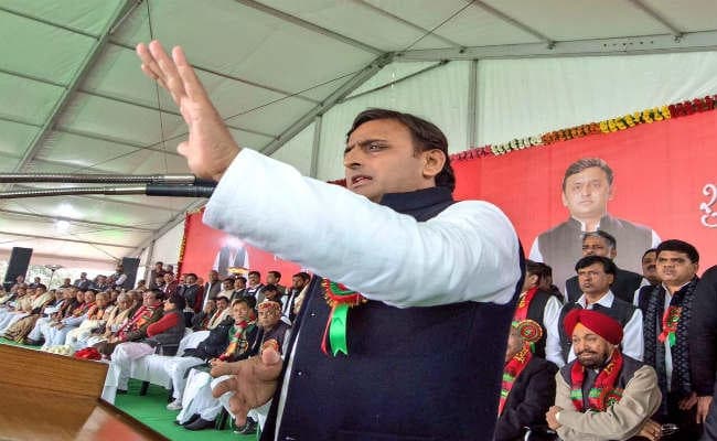 सुल्‍तानपुर में अखिलेश का मोदी सरकार पर हमला, कहा, पैसा काला नहीं होता, लेनदेन काला होता है