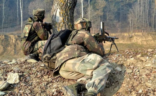 जम्मू कश्मीर : सुरक्षा बलों और आतंकवादियों के बीच मुठभेड़
