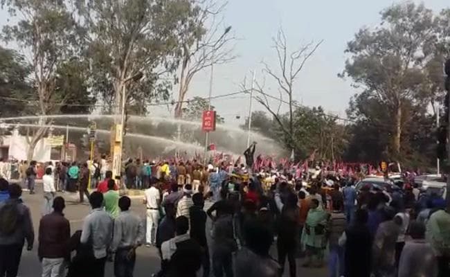 बिहार : पटना में उग्र प्रदर्शन कर रहे जाप कार्यकर्ताओं पर लाठीचार्ज, कई जख्मी