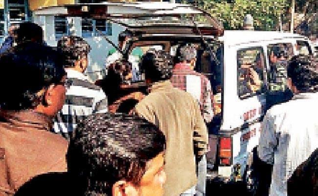 अपराध. सरकारी क्वार्टर में निर्वस्त्र मिला शव, पत्नी और बच्चे हैं घर से गायब,बीएसएनएल कर्मचारी की रहस्यमय मौत