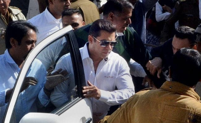 काला हिरण मामला: आज कोर्ट में सलमान की पेशी, सैफ, सोनाली, नीलम और तब्बू भी तलब