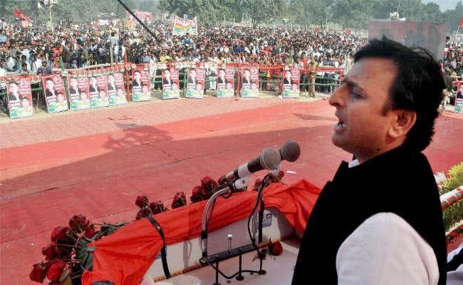 लखीमपुर में बोले अखिलेश, ''साइकिल'' में ''हाथ'' लग लगा है अब ये और तेज चलेगी