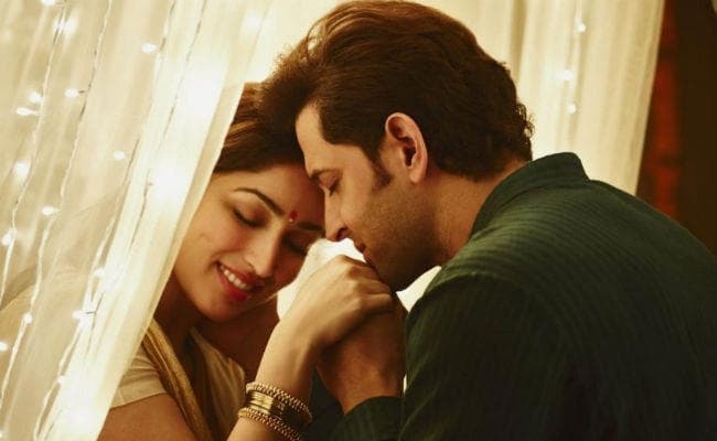 Film Review: बेइंतहा मोहब्‍बत और बदले की कहानी कहती ''काबिल''