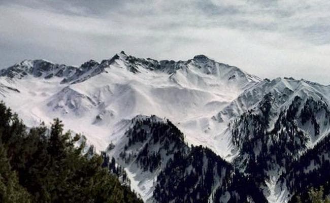 कश्मीर में हिमस्खलन से सेना के मेजर एवं एक परिवार के चार सदस्यों की मौत