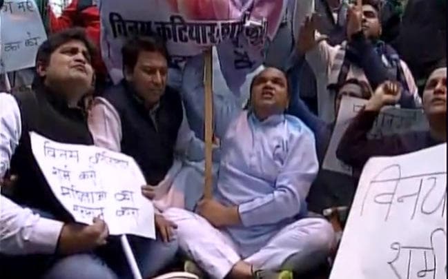 अभद्र टिप्पणी मामला : प्रियंका गांधी ने कटियार को दिया जवाब, कांग्रेस कार्यकर्ताओं ने किया प्रदर्शन