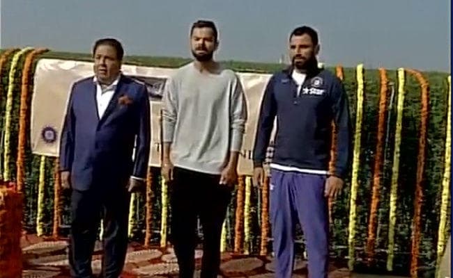 टीम इंडिया के कप्तान विराट कोहली ने होटल में फहराया झंडा