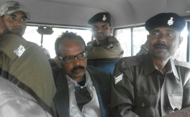 औरंगाबाद: शराब पीकर कर झंडोतोलन करना पड़ा महंगा ,डॉक्टर गिरफ्तार