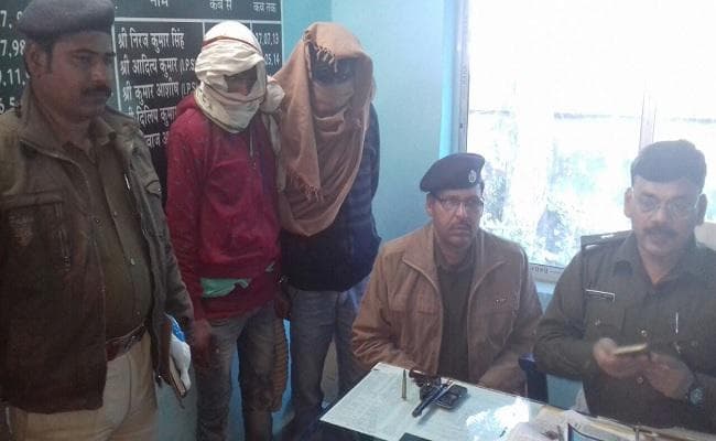 ग्रामीणों के हत्थे चढ़ा बाइक लुटेरा, जमकर हुई पिटाई