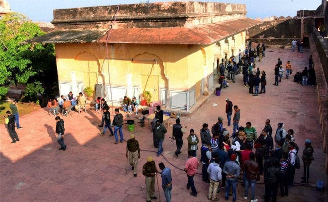 PADMAVATI: संजय लीला भंसाली के साथ अभद्र व्यवहार, 5 लोग हिरासत में