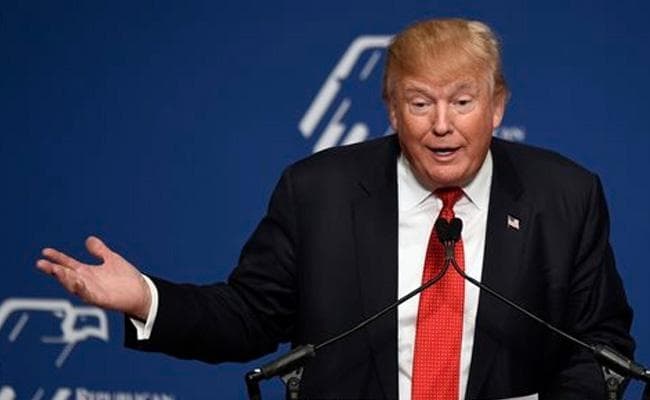 इस्लामी चरमपंथियों की अमेरिका में नो इंट्री, ट्रंप ने किए शासकीय आदेश पर हस्ताक्षर