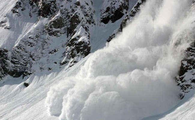 कश्मीर : माछिल सेक्टर में सेना की चौकी बर्फ में दबी, 5 जवान फंसे, रेस्क्यू ऑपरेशन जारी
