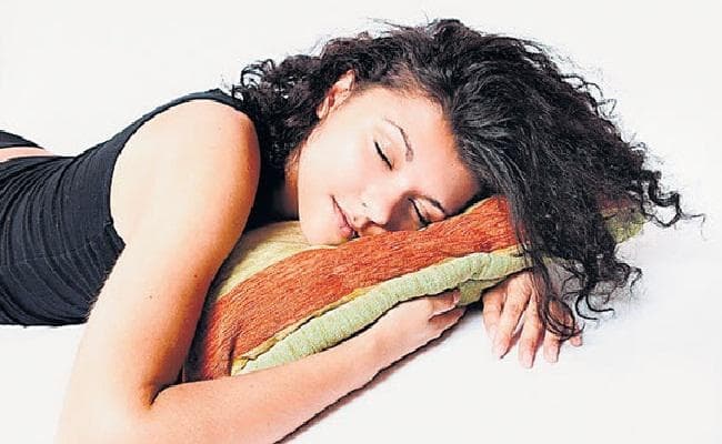आप भी लेते हैं कम नींद, तो घट जायेगी बीमारियों से लड़ने की क्षमता