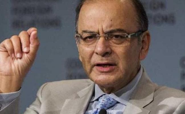 बजट 2017 : सरकार आयकर छूट सीमा को बढ़ाने का कर सकती है एलान