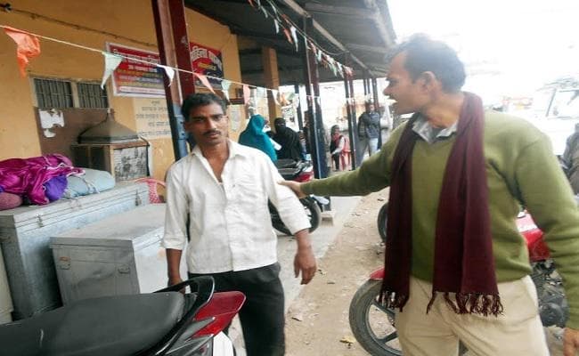 अपनी प्रेमिका से छठी शादी करने जा रहे शौहर को बेगम ने पीटा, कराया अरेस्ट