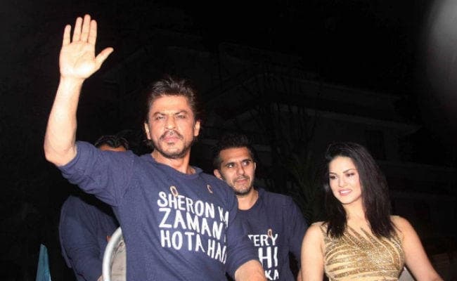 ''रईस'' की सक्‍सेस पार्टी में जमकर मस्‍ती करते दिखे शाहरुख और सनी लियोनी, देखें तस्‍वीरें