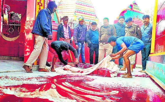 रजरप्पा मंदिर में गला रेत आत्महत्या मामला : दो दिन पहले पत्नी को बिना बताये घर से निकला था, मिली मौत की खबर