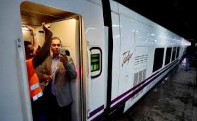 बजट 2017 : रेलवे में सुरक्षा के लिए बड़ा फंड, मेट्रो रेल पॉलिसी लायेगी सरकार