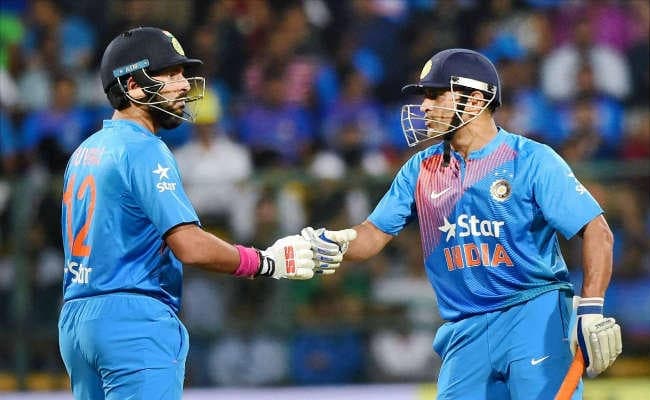 युवराज के दो छक्के पड़ते ही सहम गया इंग्लैंड, याद आने लगा 6 छक्कों का रिकॉर्ड युवराज के दो छक्के पड़ते ही सहम गया इंग्लैंड, याद आने लगा 6 छक्कों का रिकॉर्ड