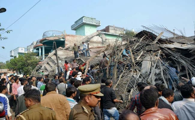 कानपुर हादसा : सपा नेता के खिलाफ प्राथमिकी दर्ज, मलवे से जिंदा निकाले गये पिता और बेटी