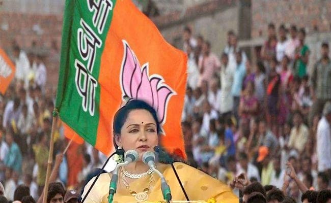 बागपत: हेमा मालिनी की सभा में हंगामा, पुलिस ने किया लाठी चार्ज