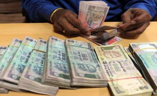 गांजा तस्कर के घर छापेमारी में नौ लाख रुपये बरामद, उत्पाद विभाग की टीम ने की कार्रवाई